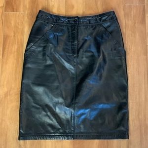 Danier leather skirt size 6 black
